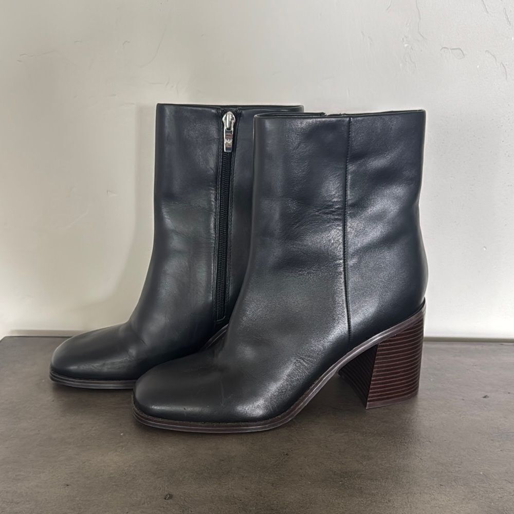 Marc Fisher Chelsea Boots Black Leather Heeled Side Zipper Sleek Women’s Size 10
